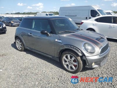 Czwarte zdjęcie samochodu z boku: 2009 MINI COOPER S VIN:WMWMF735X9TT98746 - miniatura