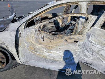 Zdjęcie 7 z 11 samochodu: 2017 INFINITI QX30 PREMIUM VIN:SJKCH5CP3HA025862 - miniatura
