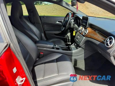 Piąte zdjęcie samochodu w środku: 2015 MERCEDES-BENZ CLA 250 VIN:WDDSJ4EB0FN180654 - miniatura