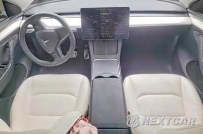 Zdjęcie 15 z 24 samochodu: 2024 TESLA MODEL Y VIN:7SAYGDEF1RF027552 - miniatura