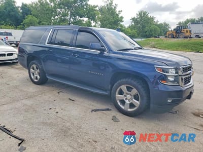 Czwarte zdjęcie samochodu z boku: 2020 CHEVROLET SUBURBAN K1500 LT VIN:1GNSKHKC7LR198978 - miniatura
