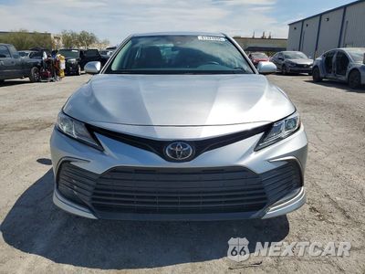 Piąte zdjęcie samochodu w środku: 2022 TOYOTA CAMRY LE VIN:4T1C11AK0NU664536 - miniatura