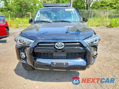 Piąte zdjęcie samochodu w środku: 2024 TOYOTA 4RUNNER SR5 VIN:JTEMU5JRXR6300389 - miniatura
