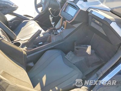 Piąte zdjęcie samochodu w środku: 2019 POLARIS SLINGSHOT VIN:57XAASFA6K8130535 - miniatura