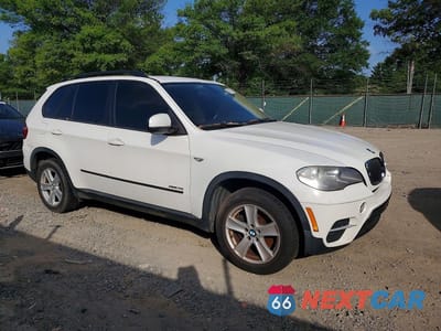 Czwarte zdjęcie samochodu z boku: 2013 BMW X5 XDRIVE35I VIN:5UXZV4C57D0E06081 - miniatura