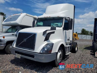 Drugie zdjęcie samochodu z przodu: 2017 VOLVO VNL SEMI TRUCK VIN:4V4N39TG2HN988220 - miniatura