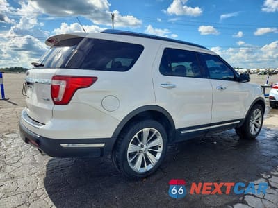 Trzecie zdjęcie samochodu z tyłu: 2018 FORD EXPLORER LIMITED VIN:1FM5K8FH9JGC96636 - miniatura