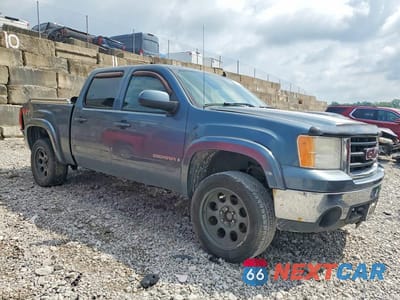 Czwarte zdjęcie samochodu z boku: 2007 GMC NEW SIERRA K1500 VIN:2GTEK13MX71561809 - miniatura