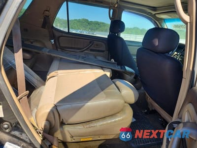 Zdjęcie 11 z 13 samochodu: 2003 TOYOTA SEQUOIA LIMITED VIN:5TDBT48A43S140204 - miniatura