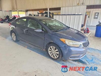 Czwarte zdjęcie samochodu z boku: 2014 KIA FORTE LX VIN:KNAFX4A6XE5093150 - miniatura