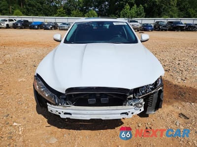 Piąte zdjęcie samochodu w środku: 2014 JAGUAR XF VIN:SAJWA0ES7EPU20808 - miniatura