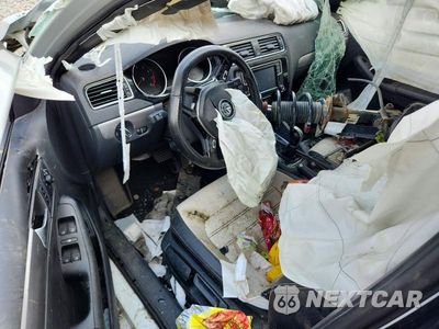 Zdjęcie 8 z 12 samochodu: 2016 VOLKSWAGEN JETTA SPORT VIN:3VWD17AJ0GM301838 - miniatura