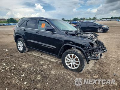 Czwarte zdjęcie samochodu z boku: 2021 JEEP GRAND CHEROKEE LAREDO VIN:1C4RJEAGXMC551229 - miniatura