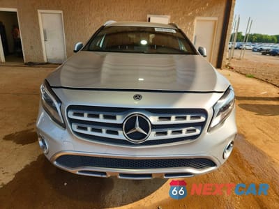 Piąte zdjęcie samochodu w środku: 2019 MERCEDES-BENZ GLA 250 VIN:WDCTG4EBXKJ553210 - miniatura