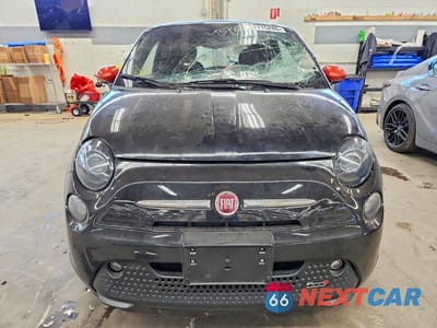 Piąte zdjęcie samochodu w środku: 2013 FIAT 500 ELECTRIC VIN:3C3CFFGE9DT663239 - miniatura