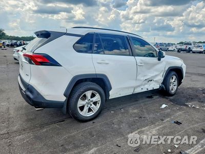 Trzecie zdjęcie samochodu z tyłu: 2021 TOYOTA RAV4 VIN:2T3W1RFV4MC108235 - miniatura