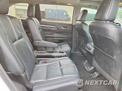 Zdjęcie 10 z 12 samochodu: 2018 TOYOTA HIGHLANDER SE VIN:5TDJZRFH7JS895058 - miniatura