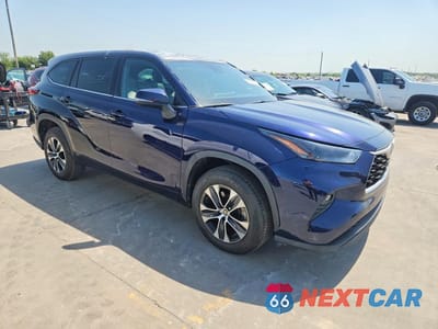 Czwarte zdjęcie samochodu z boku: 2022 TOYOTA HIGHLANDER HYBRID XLE VIN:5TDGARAH4NS511395 - miniatura