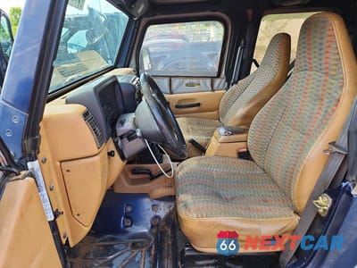 Zdjęcie 7 z 12 samochodu: 1997 JEEP WRANGLER / TJ SPORT VIN:1J4FY19S4VP433990 - miniatura