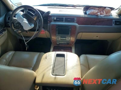 Zdjęcie 8 z 13 samochodu: 2010 CHEVROLET TAHOE K1500 LTZ VIN:1GNUKCE06AR105684 - miniatura