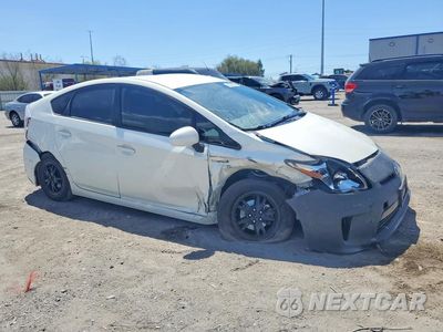 Czwarte zdjęcie samochodu z boku: 2014 TOYOTA PRIUS TWO VIN:JTDKN3DU8E1856723 - miniatura