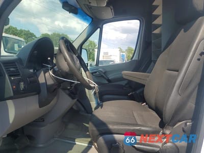 Zdjęcie 7 z 13 samochodu: 2014 MERCEDES-BENZ SPRINTER 2500 DELIVERY VAN VIN:WD3PE8DC3E5836036 - miniatura