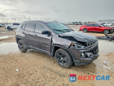 Czwarte zdjęcie samochodu z boku: 2023 JEEP COMPASS LATITUDE VIN:3C4NJDBNXPT519492 - miniatura