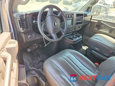 Zdjęcie 8 z 13 samochodu: 2019 CHEVROLET EXPRESS 2500 CARGO DELIVERY VAN VIN:1GCWGBFP3K1175622 - miniatura