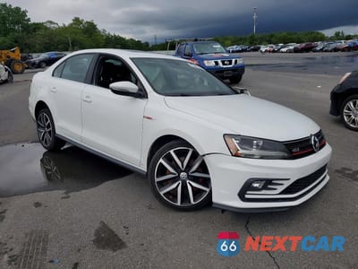 Czwarte zdjęcie samochodu z boku: 2018 VOLKSWAGEN JETTA GLI VIN:3VW4T7AJ3JM223993 - miniatura