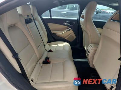 Zdjęcie 10 z 12 samochodu: 2018 MERCEDES-BENZ CLA 250 VIN:WDDSJ4EB2JN594446 - miniatura