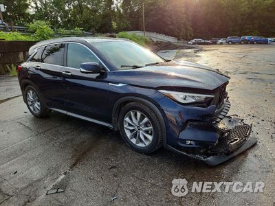 Czwarte zdjęcie samochodu z boku: 2021 INFINITI QX50 ESSENTIAL VIN:3PCAJ5CB6MF102406 - miniatura