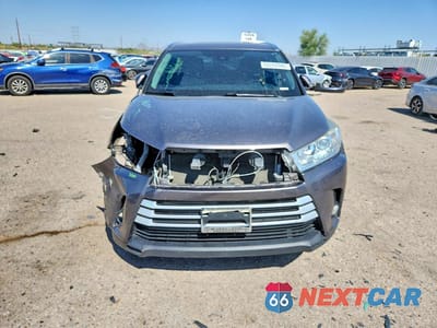 Piąte zdjęcie samochodu w środku: 2018 TOYOTA HIGHLANDER XLE VIN:5TDKZRFH4JS258715 - miniatura