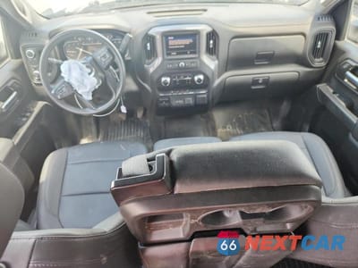 Zdjęcie 8 z 12 samochodu: 2023 GMC SIERRA K3500 VIN:1GT49SEY8PF107905 - miniatura
