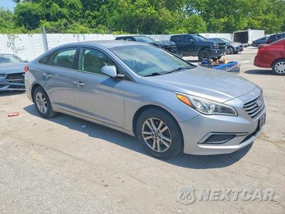 Czwarte zdjęcie samochodu z boku: 2017 HYUNDAI SONATA SE VIN:5NPE24AF3HH462545 - miniatura