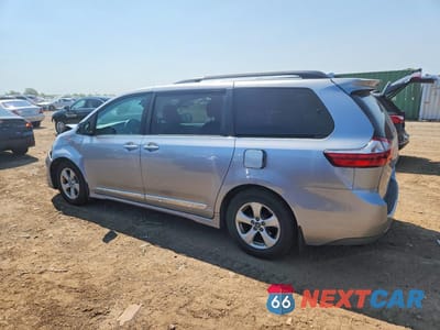 Drugie zdjęcie samochodu z przodu: 2018 TOYOTA SIENNA LE VIN:5TDKZ3DC6JS952441 - miniatura