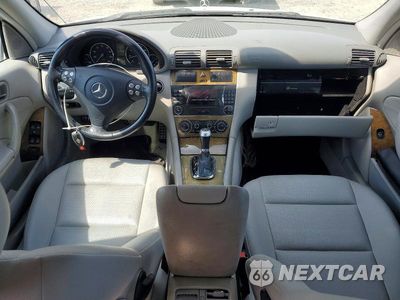 Zdjęcie 8 z 12 samochodu: 2007 MERCEDES-BENZ C 230 VIN:WDBRF52H97F911682 - miniatura