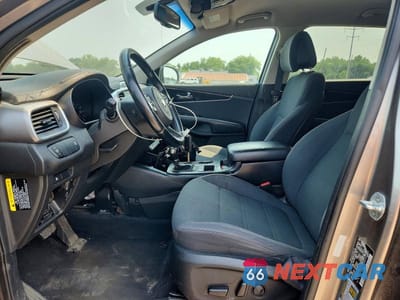 Zdjęcie 7 z 13 samochodu: 2016 KIA SORENTO LX VIN:5XYPG4A31GG101885 - miniatura