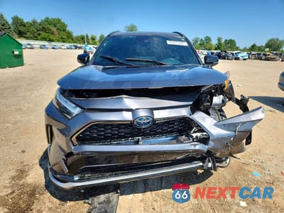 Piąte zdjęcie samochodu w środku: 2023 TOYOTA RAV4 PRIME XSE VIN:JTMFB3FV0PD134163 - miniatura