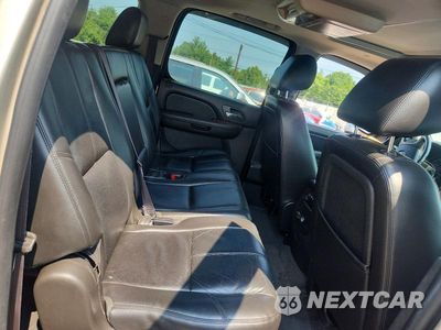 Zdjęcie 11 z 13 samochodu: 2014 CHEVROLET SUBURBAN K1500 LT VIN:1GNSKJE73ER198744 - miniatura