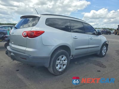 Trzecie zdjęcie samochodu z tyłu: 2011 CHEVROLET TRAVERSE LS VIN:1GNKREED8BJ126277 - miniatura