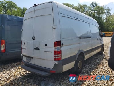 Trzecie zdjęcie samochodu z tyłu: 2016 MERCEDES-BENZ SPRINTER 2500 DELIVERY VAN VIN:WD3PE8DD4GP182938 - miniatura
