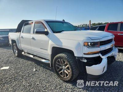 Czwarte zdjęcie samochodu z boku: 2017 CHEVROLET SILVERADO K1500 LT VIN:3GCUKREC1HG460438 - miniatura