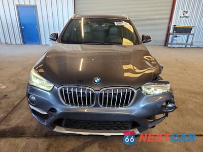 Piąte zdjęcie samochodu w środku: 2017 BMW X1 XDRIVE28I VIN:WBXHT3Z39H4A65397 - miniatura