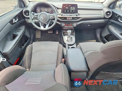 Zdjęcie 8 z 12 samochodu: 2019 KIA FORTE S VIN:3KPF34AD0KE015926 - miniatura