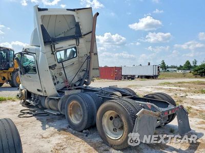 Trzecie zdjęcie samochodu z tyłu: 2013 VOLVO VNL SEMI TRUCK VIN:4V4NC9EGXDN137581 - miniatura