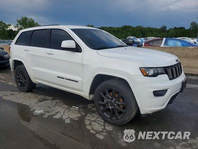 Czwarte zdjęcie samochodu z boku: 2017 JEEP GRAND CHEROKEE LAREDO VIN:1C4RJFAG5HC733898 - miniatura