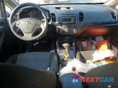 Zdjęcie 8 z 12 samochodu: 2017 KIA FORTE LX VIN:KNAFK5A83H5714027 - miniatura