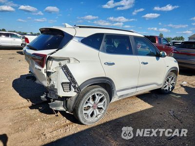 Trzecie zdjęcie samochodu z tyłu: 2021 KIA SELTOS SX VIN:KNDETCA26M7164168 - miniatura