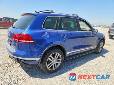 Trzecie zdjęcie samochodu z tyłu: 2016 VOLKSWAGEN TOUAREG SPORT VIN:WVGEF9BP2GD010093 - miniatura