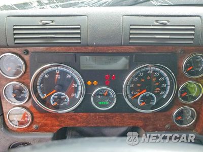 Zdjęcie 9 z 14 samochodu: 2017 FREIGHTLINER CASCADIA 125 SEMI TRUCK VIN:3AKJGLDRXHSHG5569 - miniatura